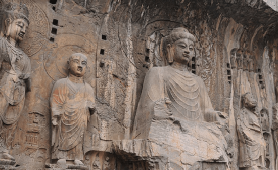 Sculptures de Bouddhas des grottes de Longmen dans la province du Henan en Chine.