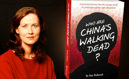 Kay Rubacek avec son livre « Qui sont les morts-vivants de la Chine ? »
