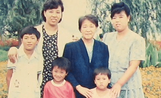 Deux frères et sœurs perdent leur mère à cause de la persécution du Falun Gong