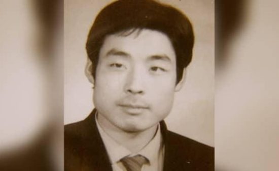 M. Pan Xujun, 55 ans, professeur d'anglais au collège de la ville de Xuzhou, dans la province du Jiangsu, est maintenu en détention bien que sa peine injustifiée de cinq ans et demi pour avoir pratiqué le Falun Gong ait pris fin le 18 novembre 2020.