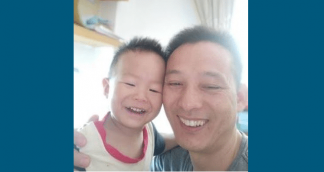 Mr. Dai Xuebing et son fils (photo non datée)