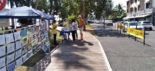 Stand d’information sur la persécution des Falun Gong à Saint Paul de la Réunion, le 15 juillet 2023