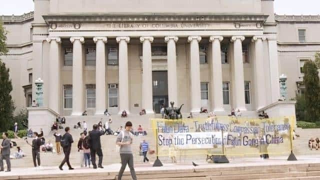 Manifestation pacifique devant la prestigieuse Université Columbia à New York
