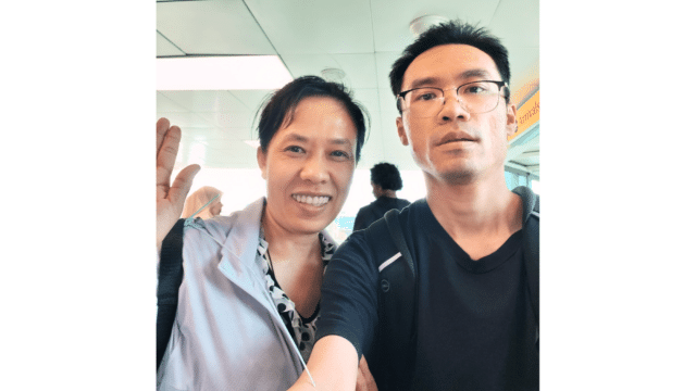 Grâce à la mobilisation internationale, Mme Liu Pintong a retrouvé son fils, Hu Xuanming, en Angleterre, pour la première fois depuis des années.